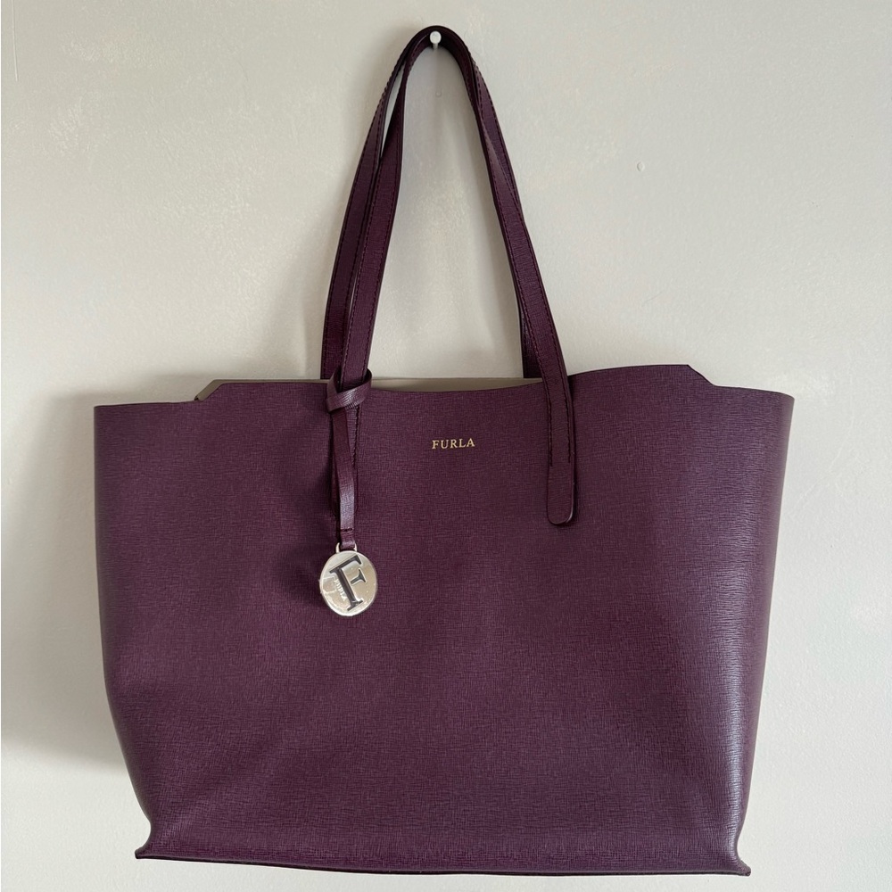 NWOT FURLA SALLY MEDIUM TOTE IN BURGUNDY LEATHER